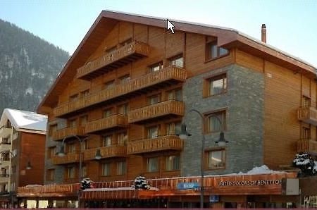 Отель Le Petit Cervin Церматт Экстерьер фото A typical hotel in Les Saisies